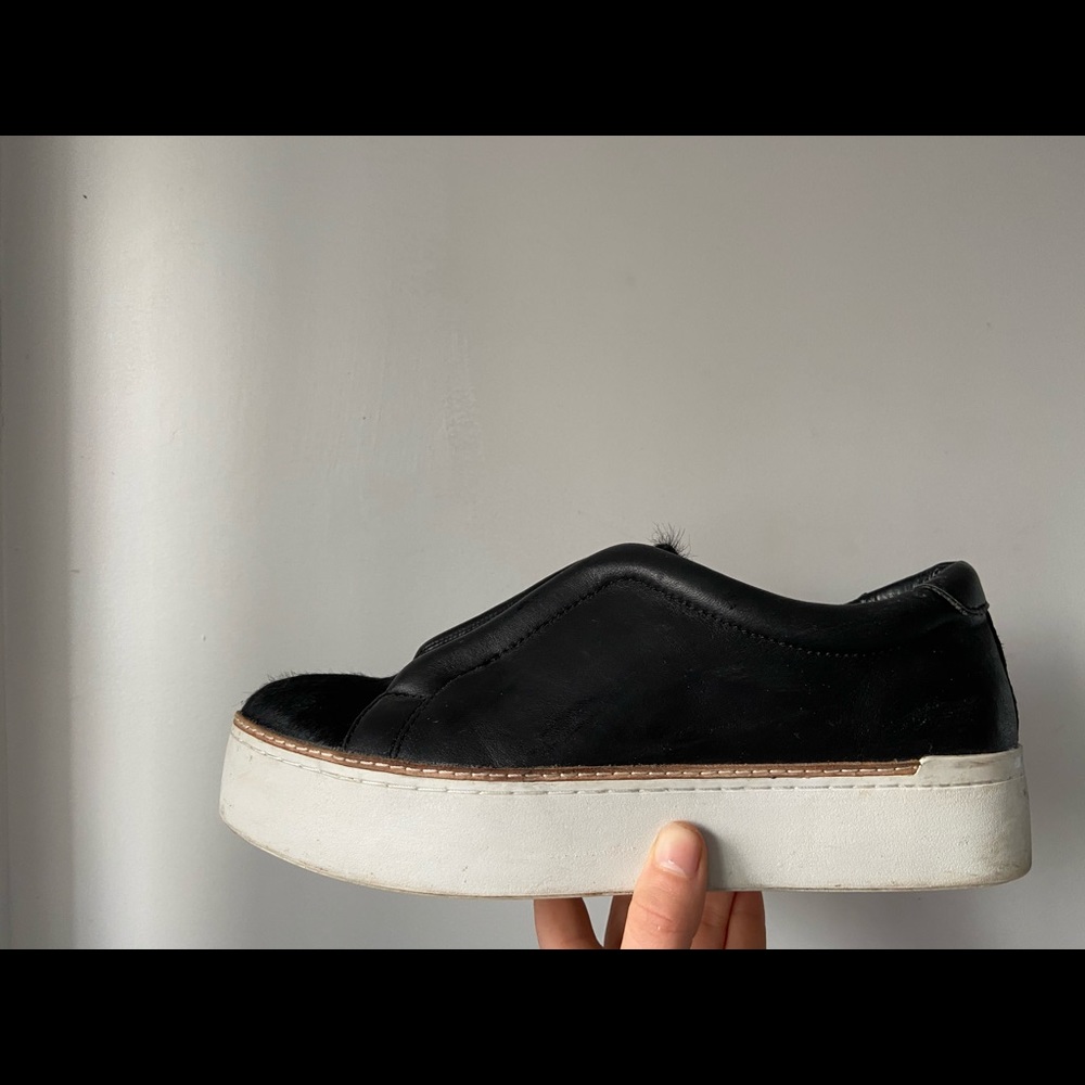 Black leather and fur sneakers